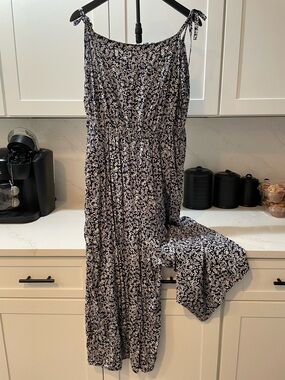 GAP Black and White Floral Tie-Strap Jumper (0024)